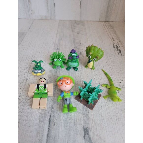 Green toy variety frog dinosaur lizard grass alien guy set monster - Picture 1 of 10